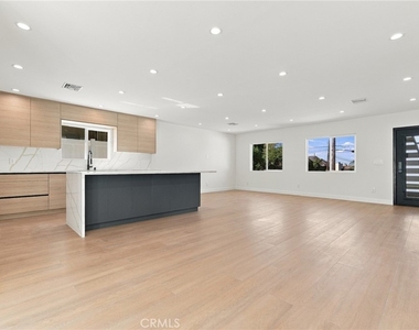 10902 Tujunga Canyon - Photo Thumbnail 4