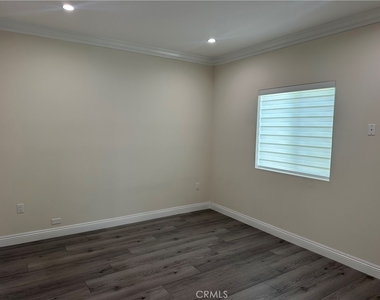 11439 Freer St - Photo Thumbnail 4