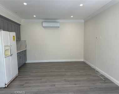 11439 Freer St - Photo Thumbnail 2