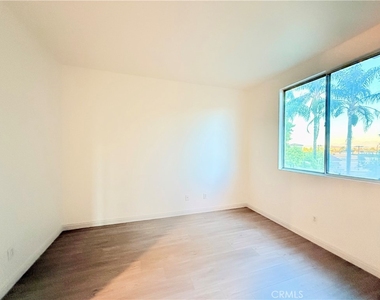 5425 Signac Court - Photo Thumbnail 8