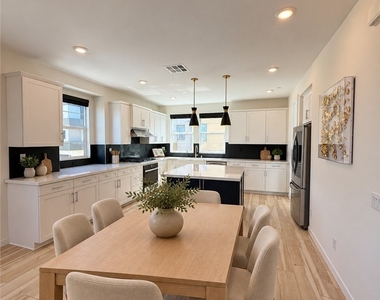 27145 Valley Oak - Photo Thumbnail 2