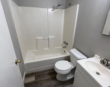 1708 Riviera Ave - Photo Thumbnail 5