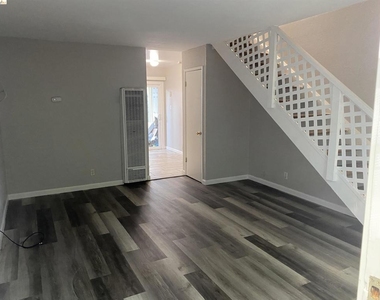 1708 Riviera Ave - Photo Thumbnail 4
