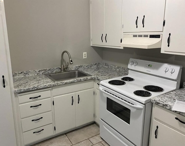 1708 Riviera Ave - Photo Thumbnail 2