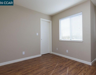 4800 Bayview Ave - Photo Thumbnail 6