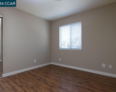 4800 Bayview Ave - Photo Thumbnail 4