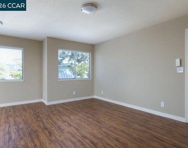 4800 Bayview Ave - Photo Thumbnail 5