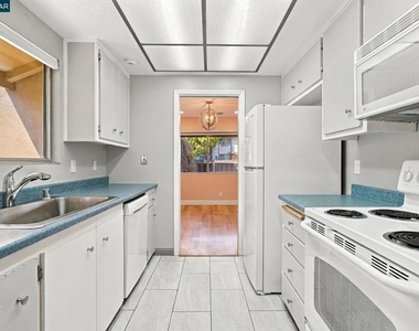 1738 Candelero Ct - Photo Thumbnail 4