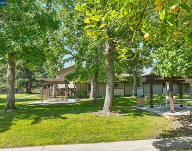 1738 Candelero Ct - Photo Thumbnail 17