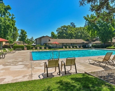 1738 Candelero Ct - Photo Thumbnail 14
