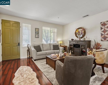 390 Black Rock St - Photo Thumbnail 2