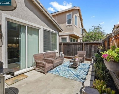 390 Black Rock St - Photo Thumbnail 21
