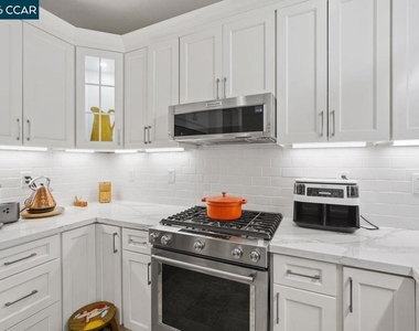 390 Black Rock St - Photo Thumbnail 12