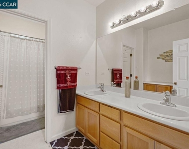 390 Black Rock St - Photo Thumbnail 19