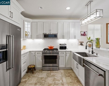 390 Black Rock St - Photo Thumbnail 11