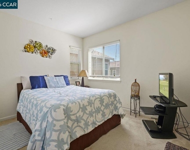 390 Black Rock St - Photo Thumbnail 20