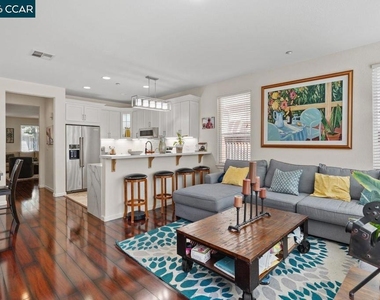 390 Black Rock St - Photo Thumbnail 10