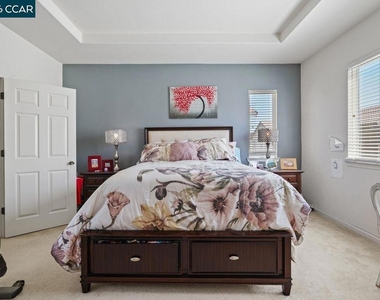 390 Black Rock St - Photo Thumbnail 16