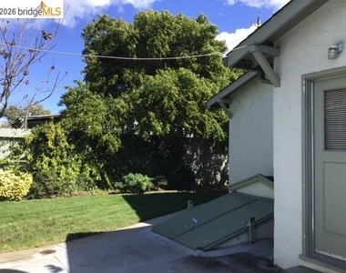 322 W 9th St - Photo Thumbnail 1