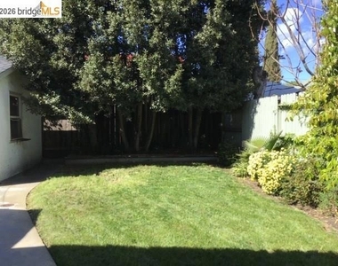 322 W 9th St - Photo Thumbnail 2
