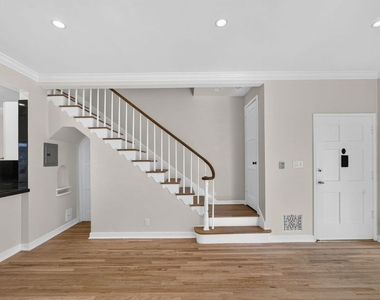215 S Gale Drive - Photo Thumbnail 9
