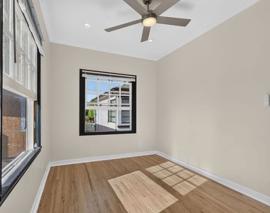 215 S Gale Drive - Photo Thumbnail 24