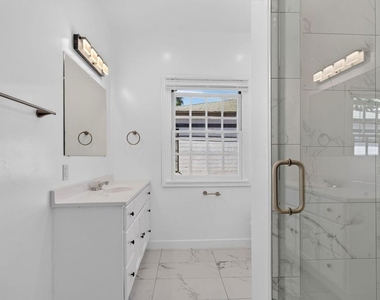 215 S Gale Drive - Photo Thumbnail 21