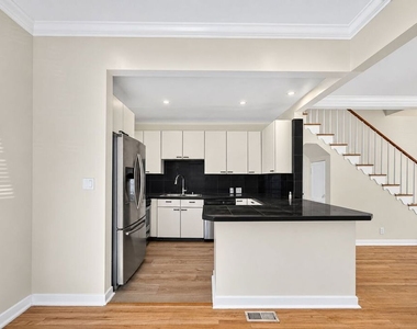 215 S Gale Drive - Photo Thumbnail 6