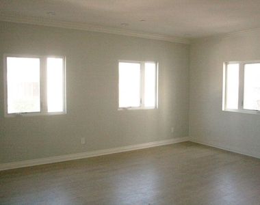 4870 St. Elmo Street - Photo Thumbnail 7