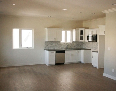 4870 St. Elmo Street - Photo Thumbnail 6