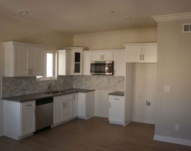 4870 St. Elmo Street - Photo Thumbnail 5