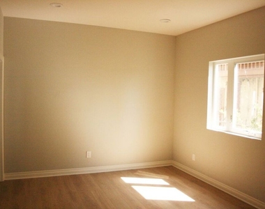 4870 St. Elmo Street - Photo Thumbnail 8