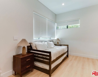 5929 Hesperia Avenue - Photo Thumbnail 25