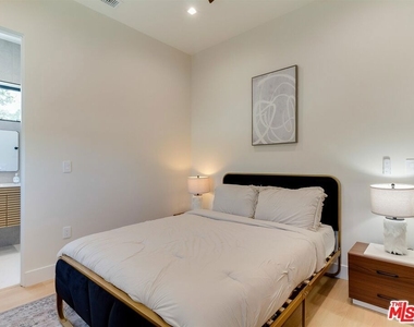 5929 Hesperia Avenue - Photo Thumbnail 47