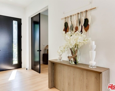 5929 Hesperia Avenue - Photo Thumbnail 22