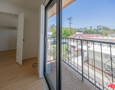1246 E Lexington Drive - Photo Thumbnail 16