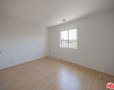1246 E Lexington Drive - Photo Thumbnail 20