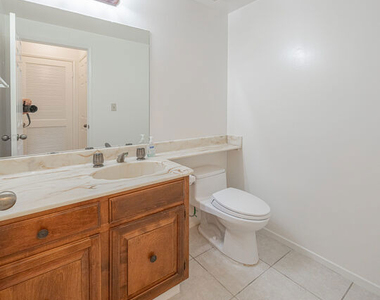 1246 E Lexington Drive - Photo Thumbnail 4