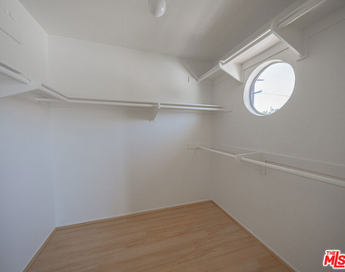 1246 E Lexington Drive - Photo Thumbnail 14