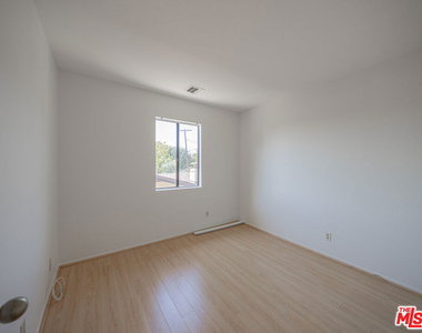 1246 E Lexington Drive - Photo Thumbnail 19