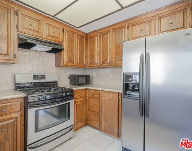 1246 E Lexington Drive - Photo Thumbnail 11