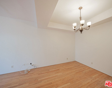 1246 E Lexington Drive - Photo Thumbnail 6