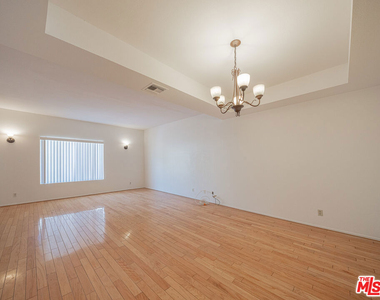 1246 E Lexington Drive - Photo Thumbnail 1
