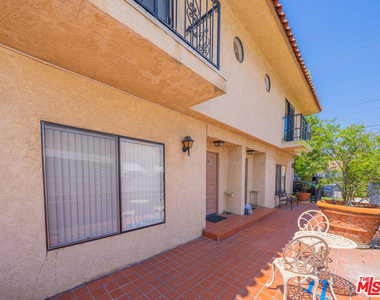 1246 E Lexington Drive - Photo Thumbnail 26
