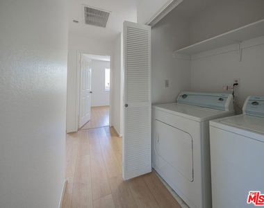 1246 E Lexington Drive - Photo Thumbnail 13