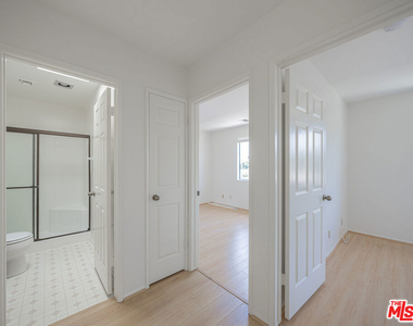1246 E Lexington Drive - Photo Thumbnail 22