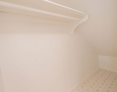 1246 E Lexington Drive - Photo Thumbnail 5