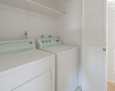 1246 E Lexington Drive - Photo Thumbnail 12