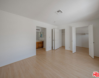 1246 E Lexington Drive - Photo Thumbnail 15