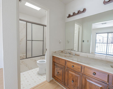1246 E Lexington Drive - Photo Thumbnail 17